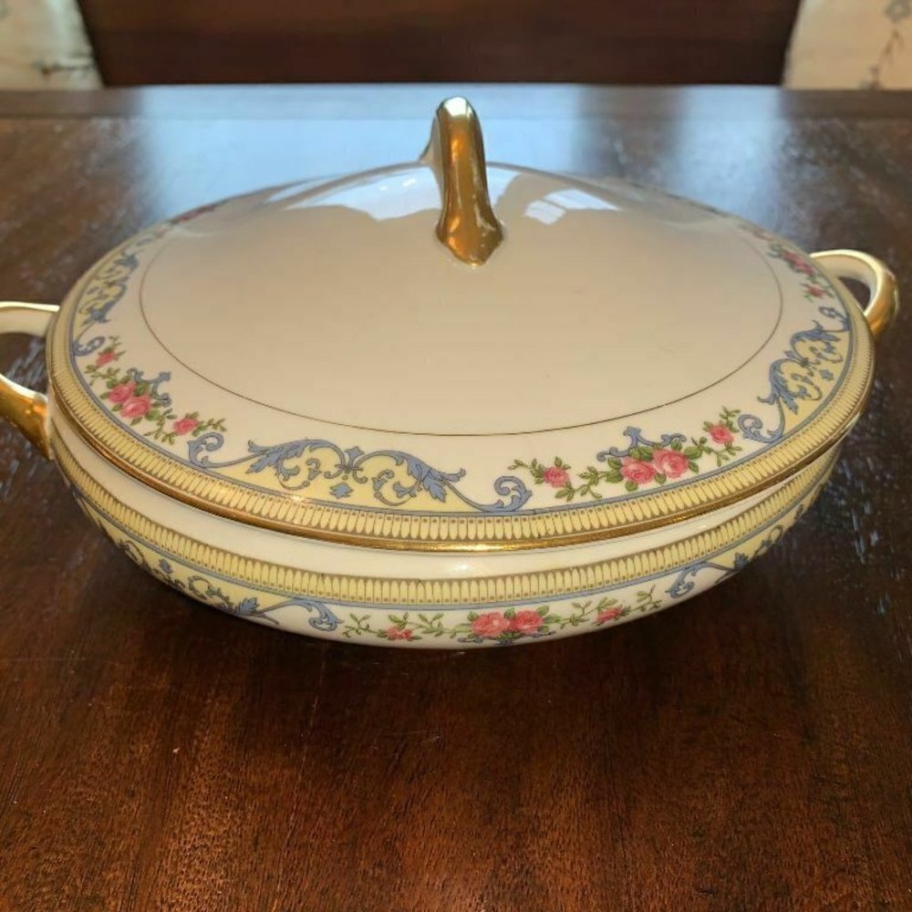 Noritake ChanLakeServing Dish with Lid Floral